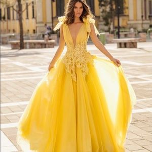 Tarik Ediz size 2 Yellow Tulle Ballgown